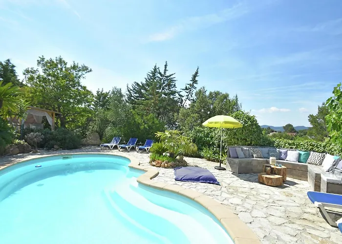 In With Pool Near فيلة *