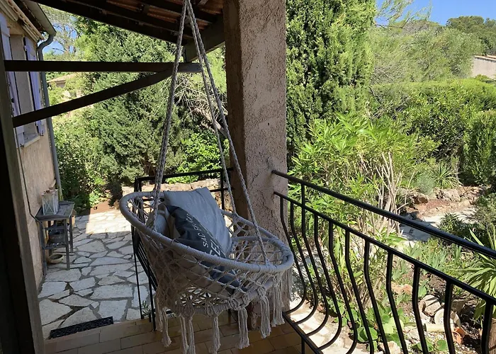 فيلة In With Pool Near